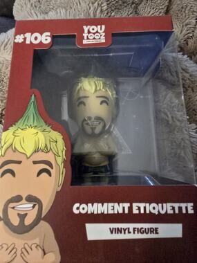 Youtooz: Comment Etiquette #106 Pineapple Vinyl Figure